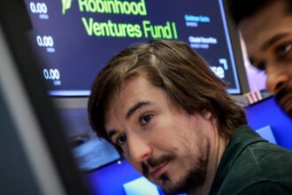 Robinhood's venture fund, which gives investors access to private companies, tanks 11% on first day
