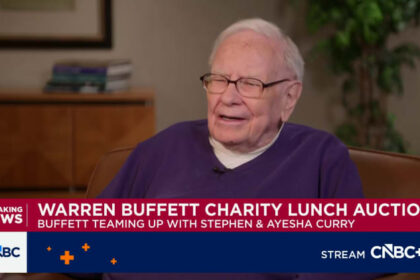 Warren Buffett teams up with Stephen Curry for charity lunch