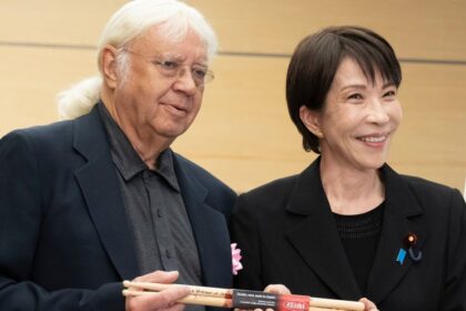 Japanese Prime Minister Shows Deep Affection For Deep Purple