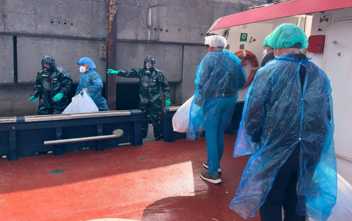 2 Passengers Test Positive For Hantavirus As A Third Shows Symptoms After Cruise Ship Evacuation