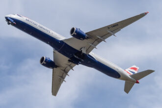 This Major Airline Is First To Allow Phone Calls on Flights