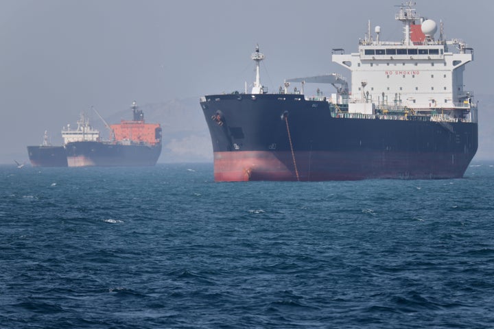 U.S. Stocks Fall From Their Records As Oil Prices Yo-Yo
