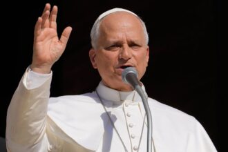 Former Chicago White Sox Catcher Gives World Series Ball To Pope