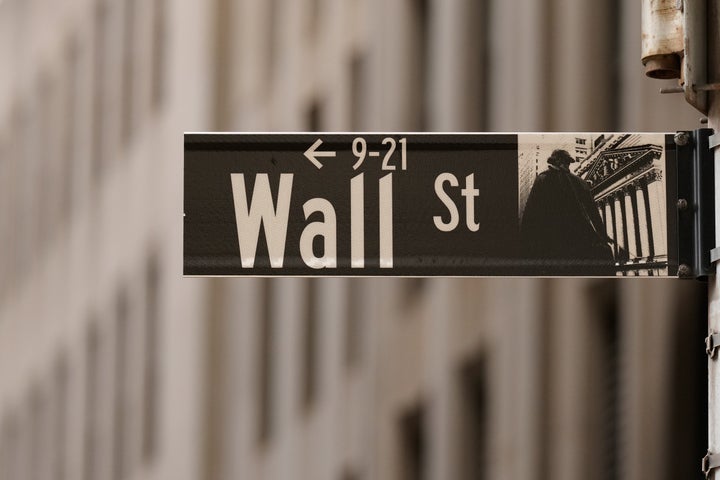 Sharp Drops In Big Tech Companies Pull Indexes Mostly Lower On Wall Street